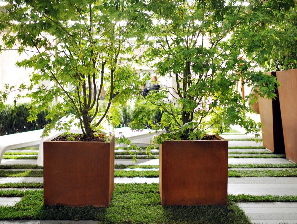 Comparative Guide to Corten Steel Planters & Containers