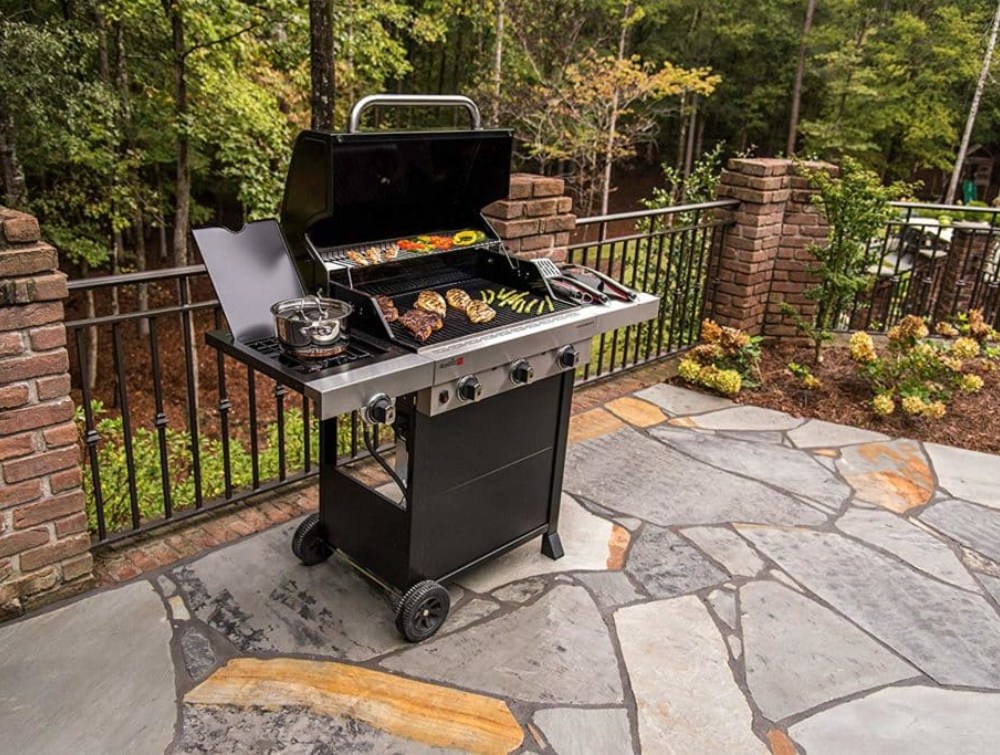 The Differences Between Charcoal Grill and Gas Oven