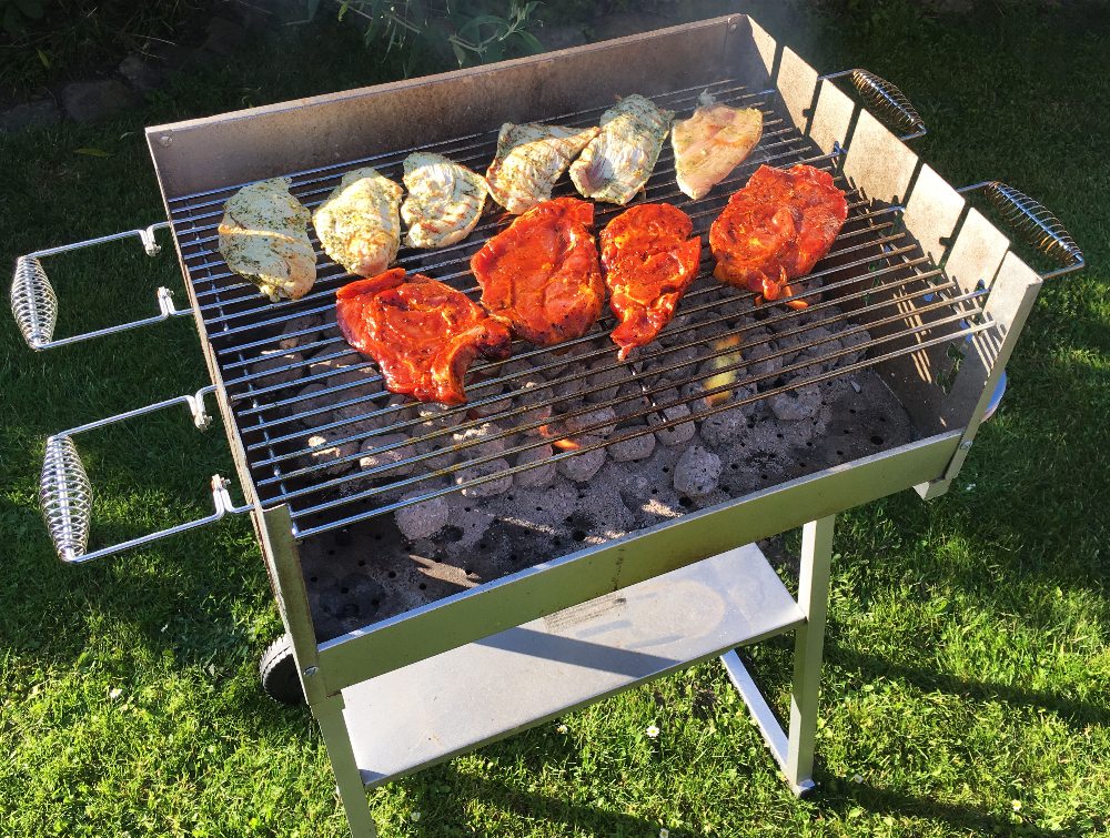 How to Easily Remove the Oil Stain from the Barbecue Oven?